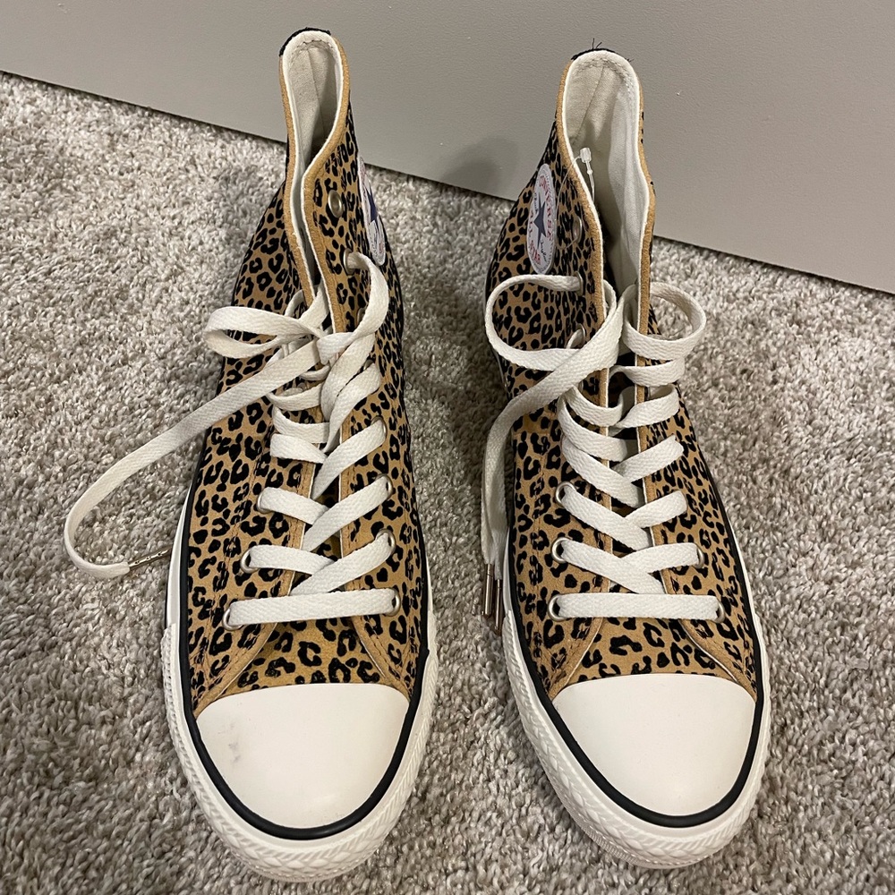 NWOT Cheetah high top converse
